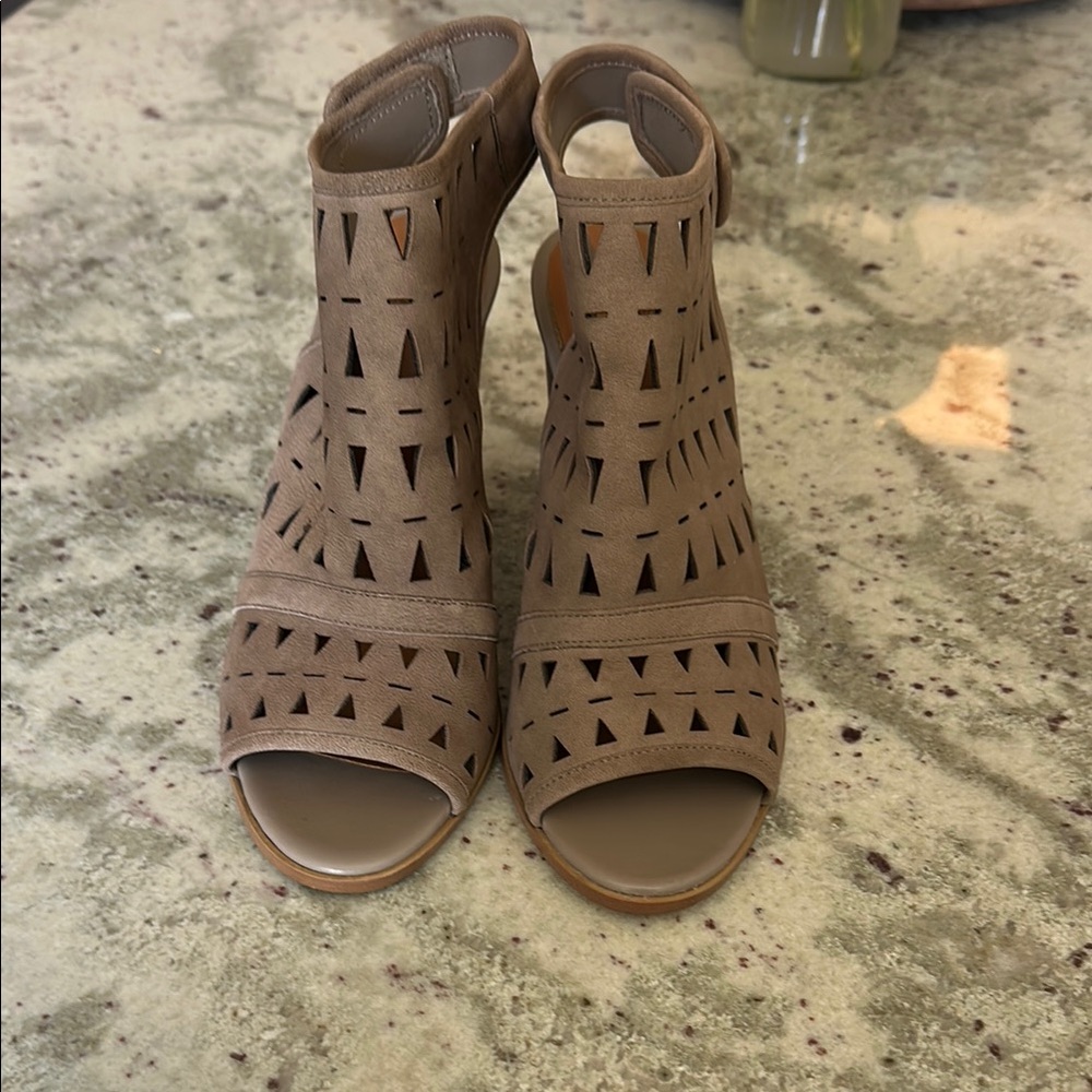 Stylish Tan Peep-Toe Women's Shoes